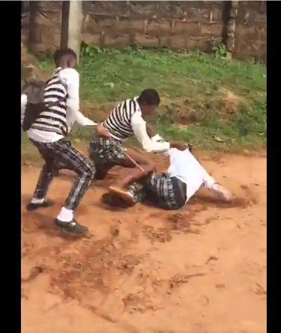 Mixed Reactions As Secondary School Girl Mercilessly Beats Her Male Schoolmate During A Fight
